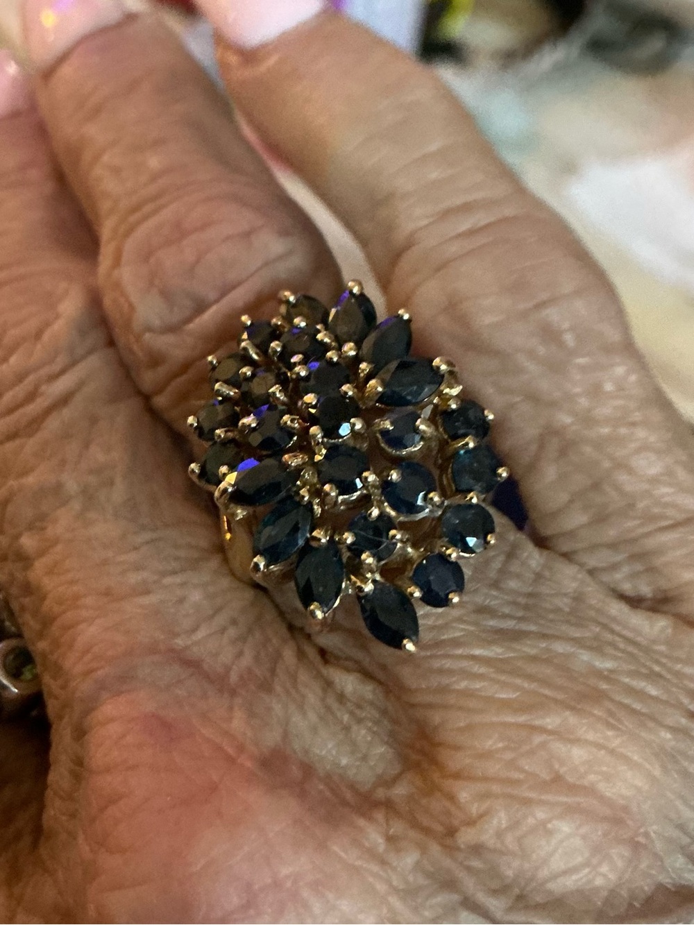 14K GOLD SAPPHIRES VINTAGE RING. SIZE 7